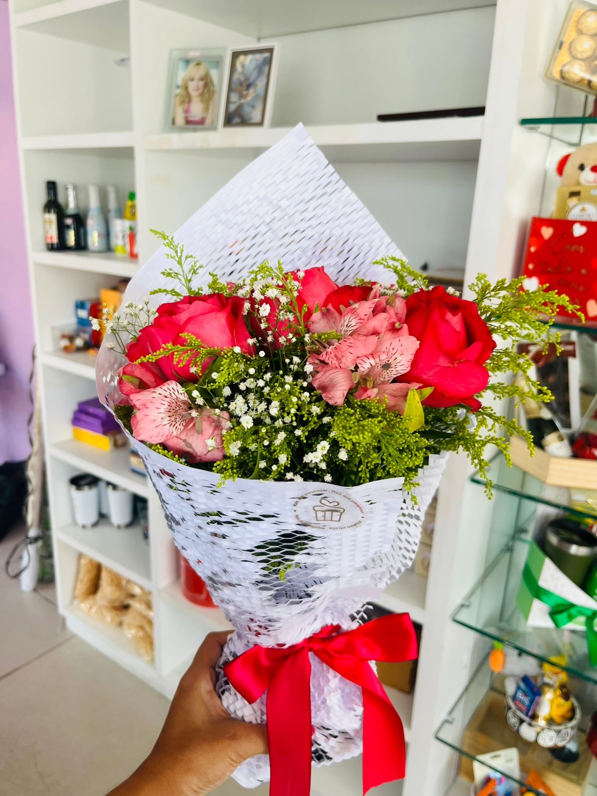 Buquê Romance – Rosas e Astromélias